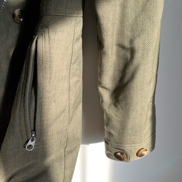 Olive green North Face women’s jacket - dry-cleaned - Picture 4 of 9